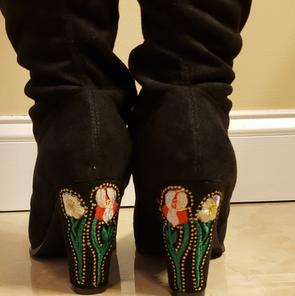 Catherine Malandrino Shoes - 🏷Catherine Malandrino Flower Heeled Boots